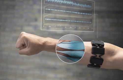 MYO, IL BRACCIALE PER CONTROLLARE... QUALSIASI COSA!